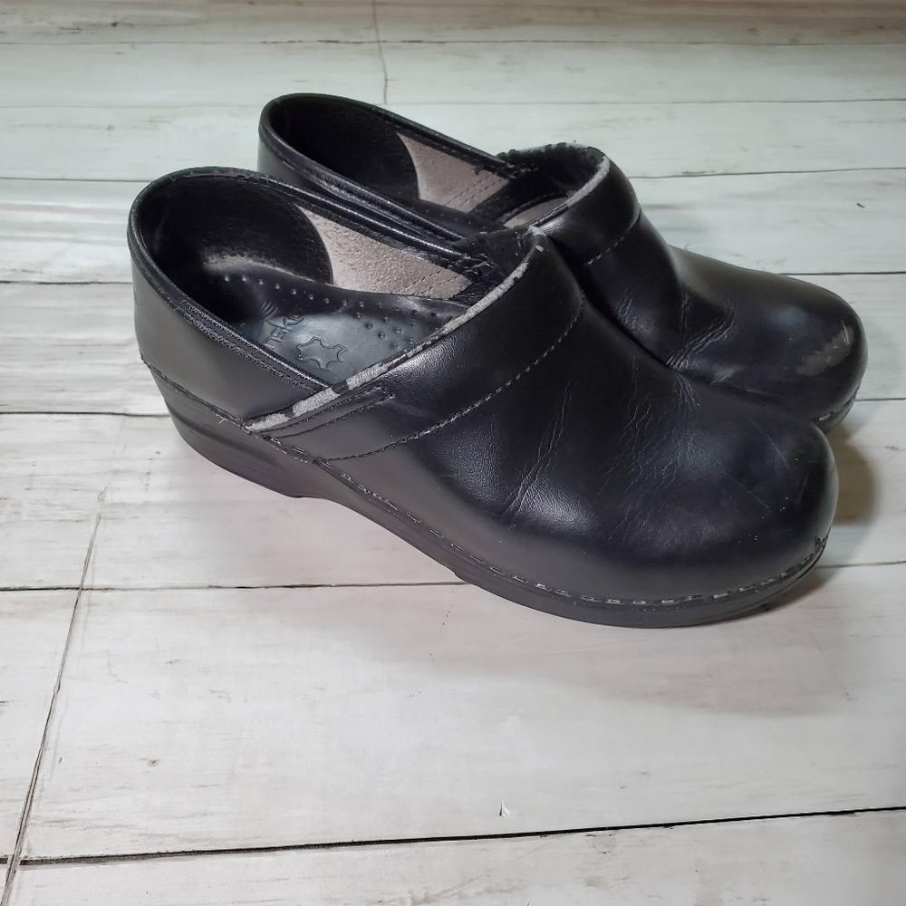 Dansko classic black nursing clog‎ size 37